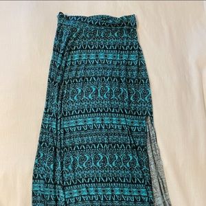 Long skirt with slit